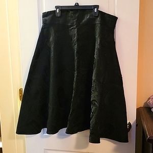 Detailed high waisted satin skirt